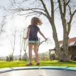 Garten und Kinder: Ideen und Lösungen zur Integration von Spielhaus, Trampolin usw.