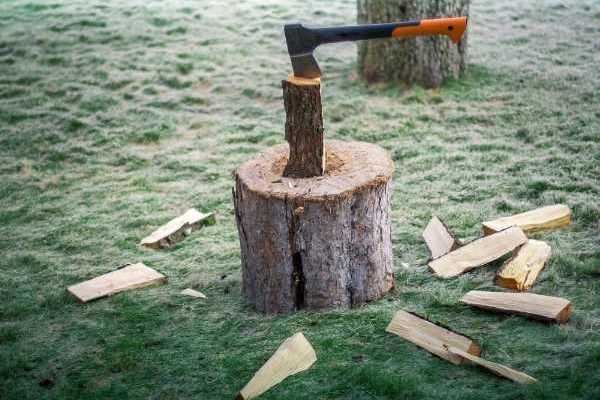 Wie spaltet man Holz?