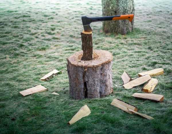 Wie spaltet man Holz?