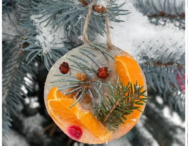 Eine winterliche Außendekoration aus Eis gestalten