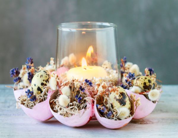 Osterdeko: Tischschmuck aus verzierten Eierschalen