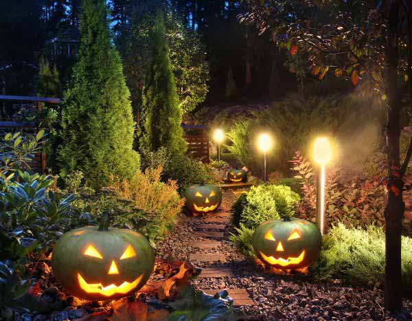 Spukpfad: Garten für Halloween gestalten
