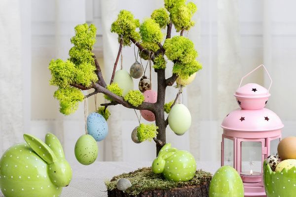 Wie gestaltet und dekoriert man einen niedlichen Osterbaum?