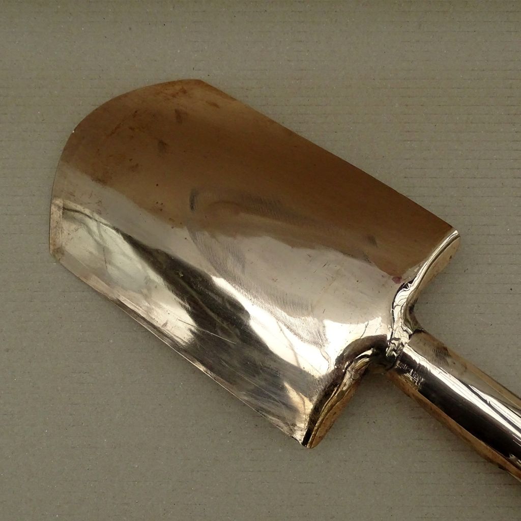 Bêche en cuivre à poignée traditionnelle Marque Schauberger modèle Auva